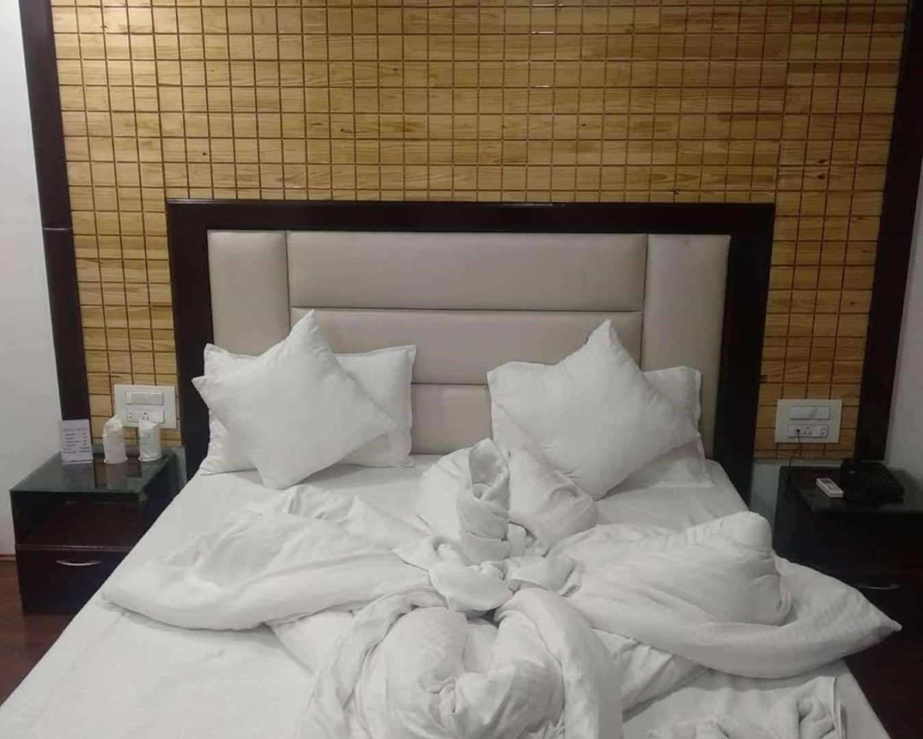 Hotel Bliss , Anantnag Ngoại thất bức ảnh